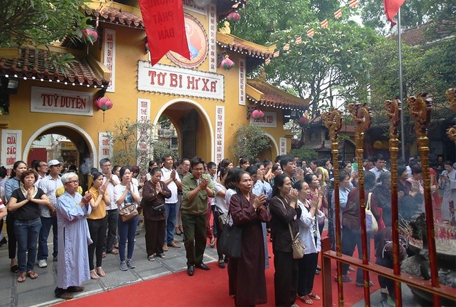 Во Вьетнаме отмечаются Буддийское летоисчисление и День рождения Будды - ảnh 1